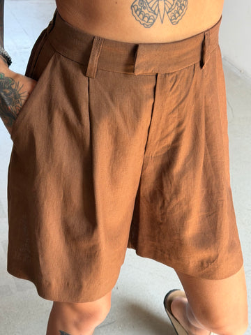 SHORT ANNA